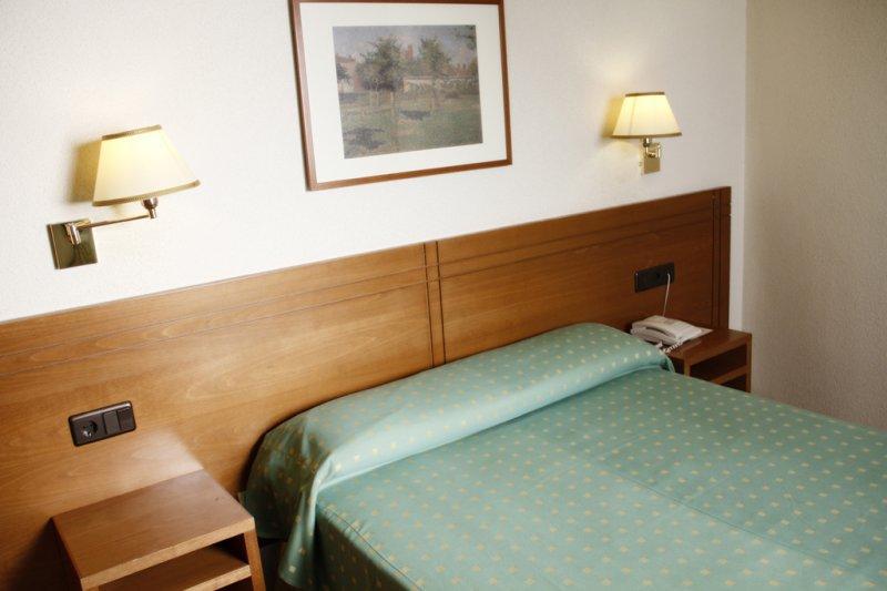Hotel Yit Conquista De Toledo โตเลโด ภายนอก รูปภาพ